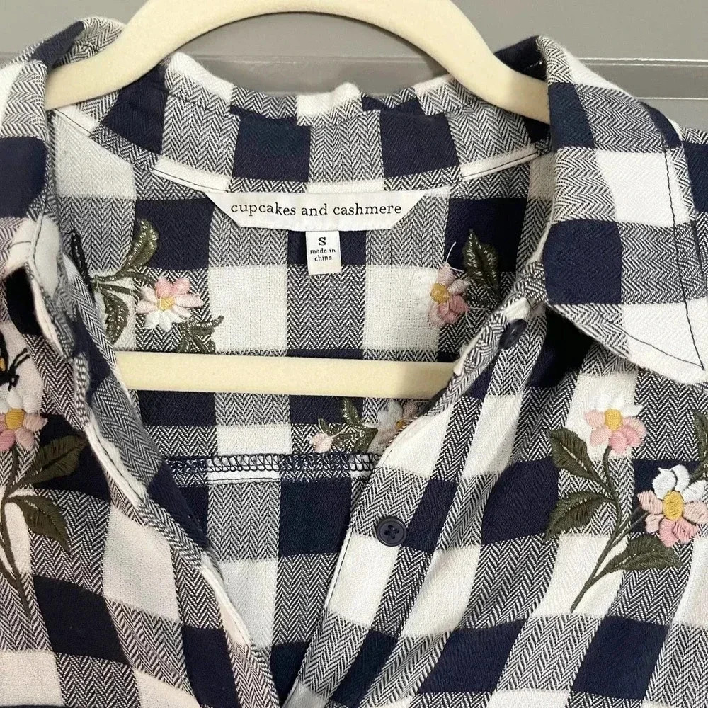 Cupcakes And Cashmere Check Floral Embroidery Collared Button Down Shirt Small - Picture 8 of 11